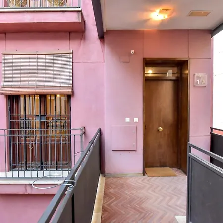 New! Luxury Design With Free Parking Apartment *