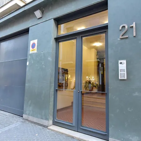 New! Luxury Design With Free Parking Apartment