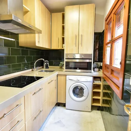 New! Luxury Design With Free Parking Apartment