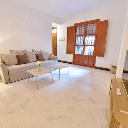 New! Luxury Design With Free Parking Apartment